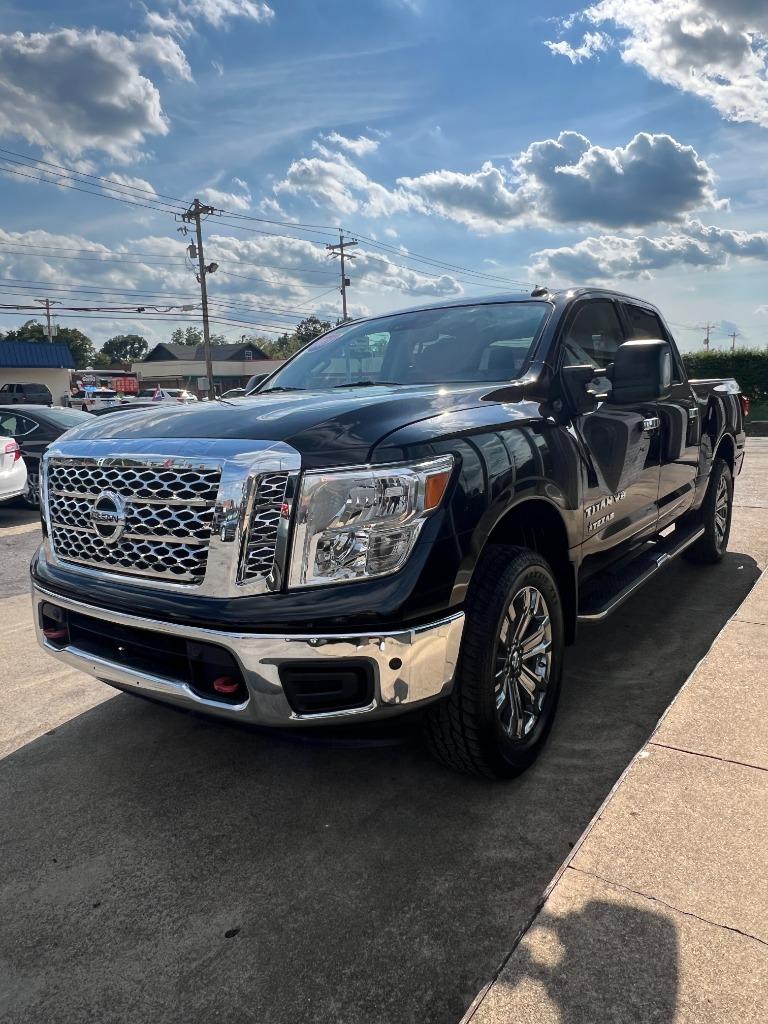 2019 Nissan Titan SV photo 6