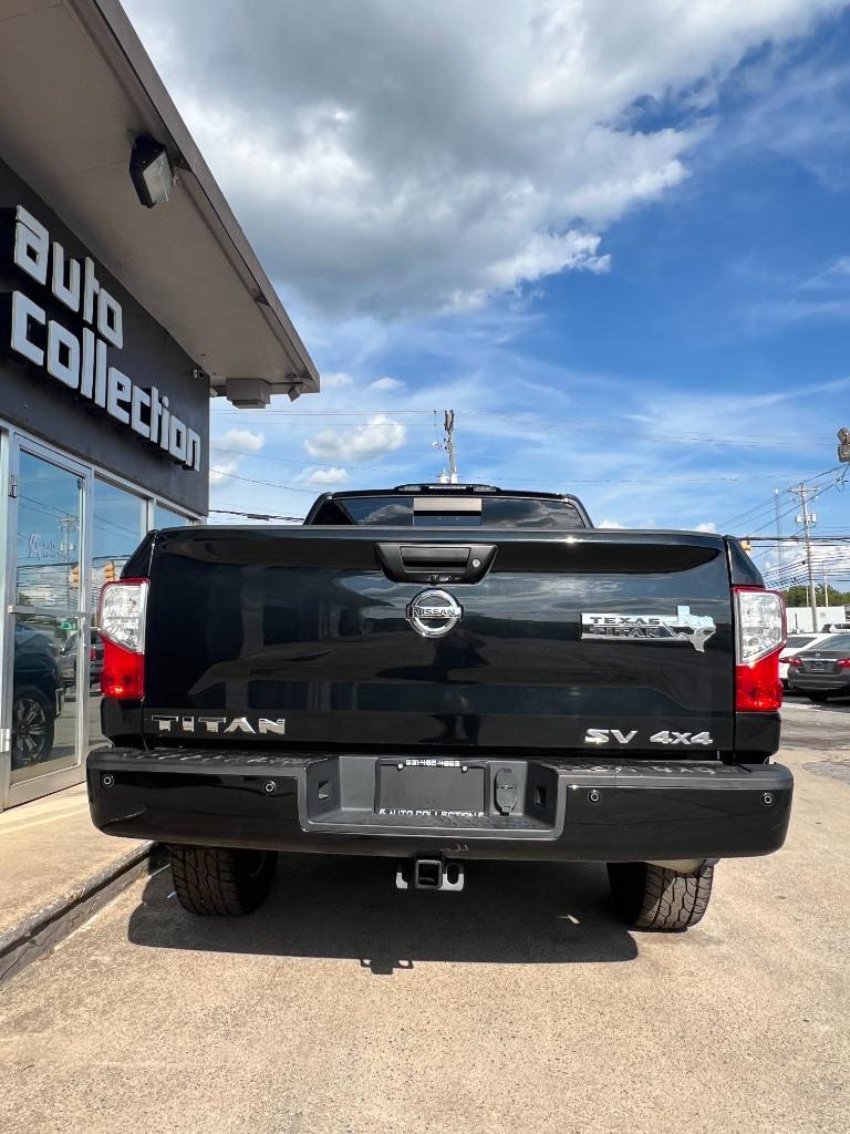 2019 Nissan Titan SV photo 4