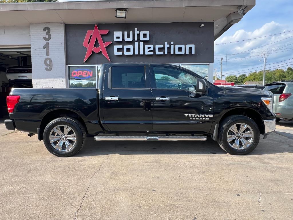 2019 Nissan Titan SV photo 2