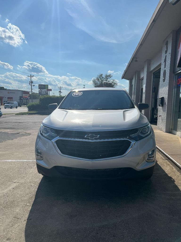 2019 Chevrolet Equinox LS photo 4