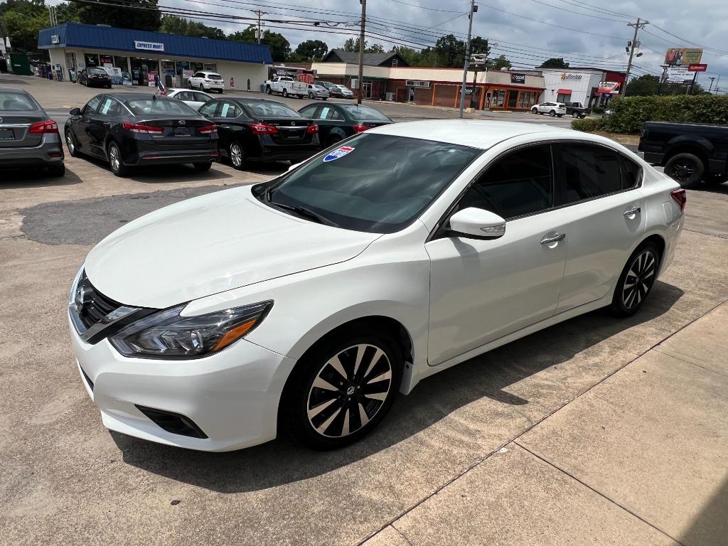 2018 Nissan Altima SL photo 2