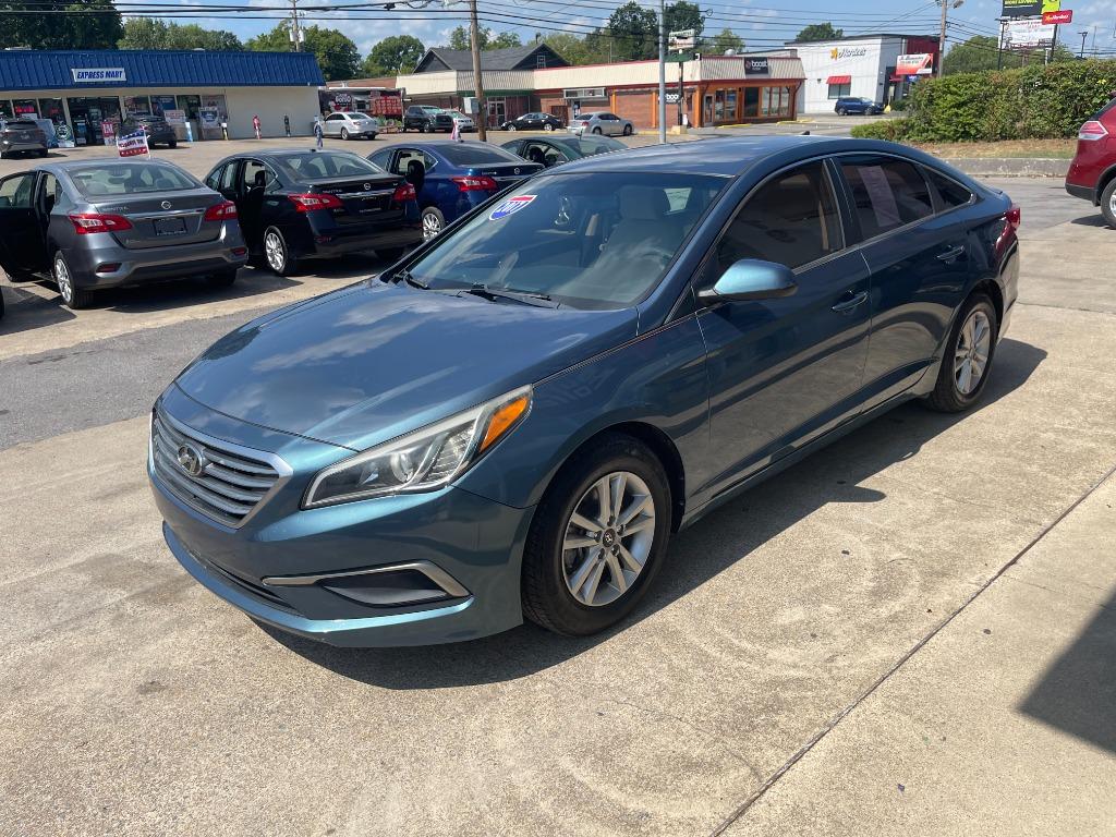 2017 Hyundai Sonata SE photo 2