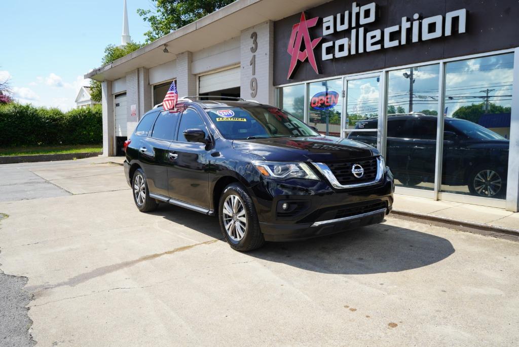 2019 Nissan Pathfinder SL's photo